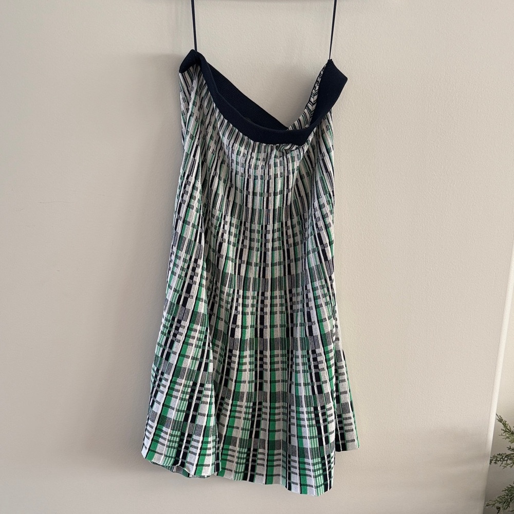 Banana Republic- Stylish Green and Black Pleated skirt with elastic waste.